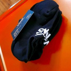 3 pairs of youth socks